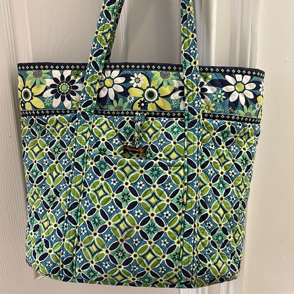 Vera Bradley Tote - Picture 2 of 6